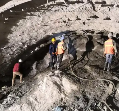 屯留隧道拱顶带模注浆料，微膨胀注浆料的特点及施工工艺